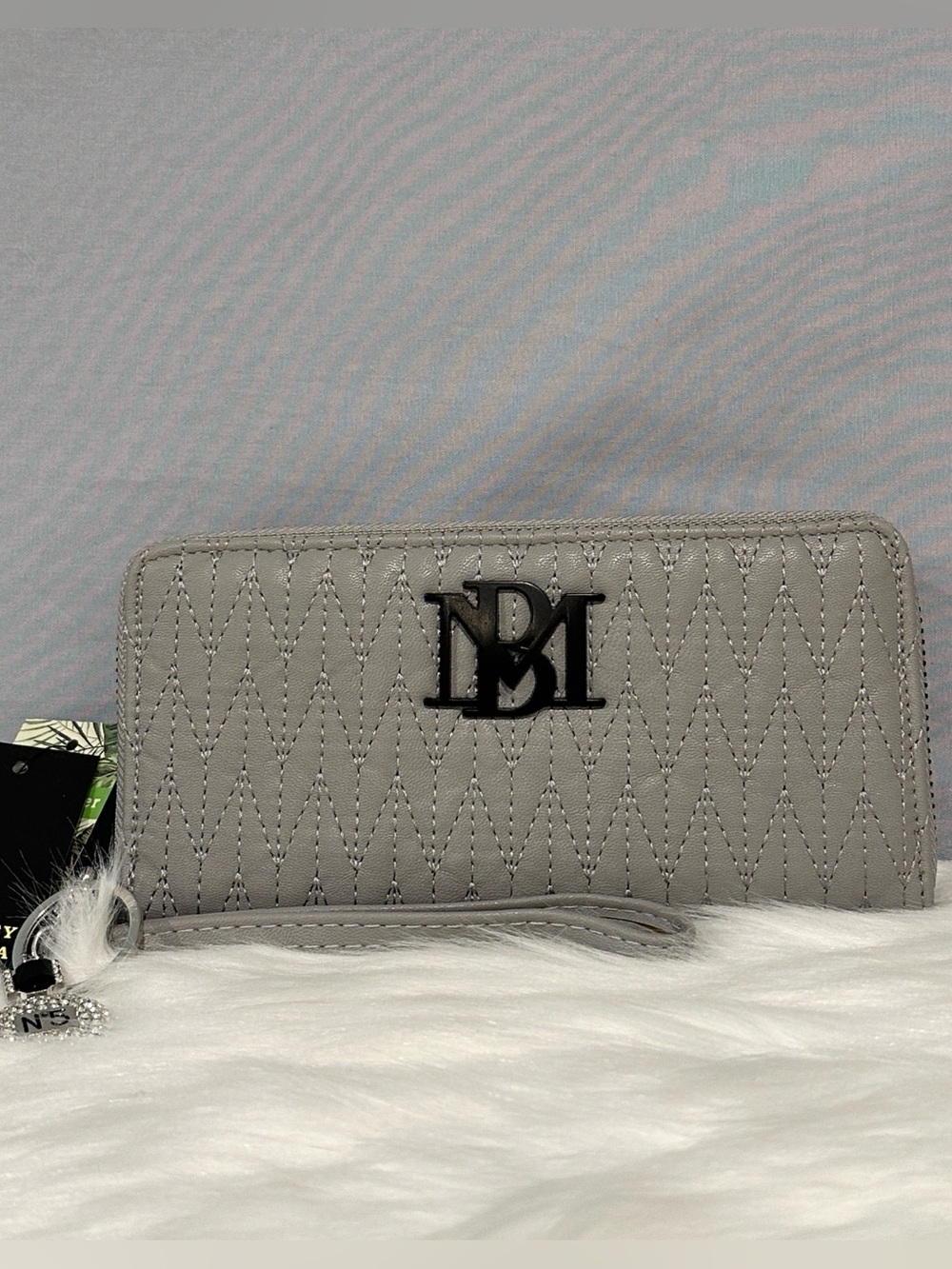 Badgley Mischka Gray Wallet Wristlet w Phone Holder Cute Removable Charm NWT’S